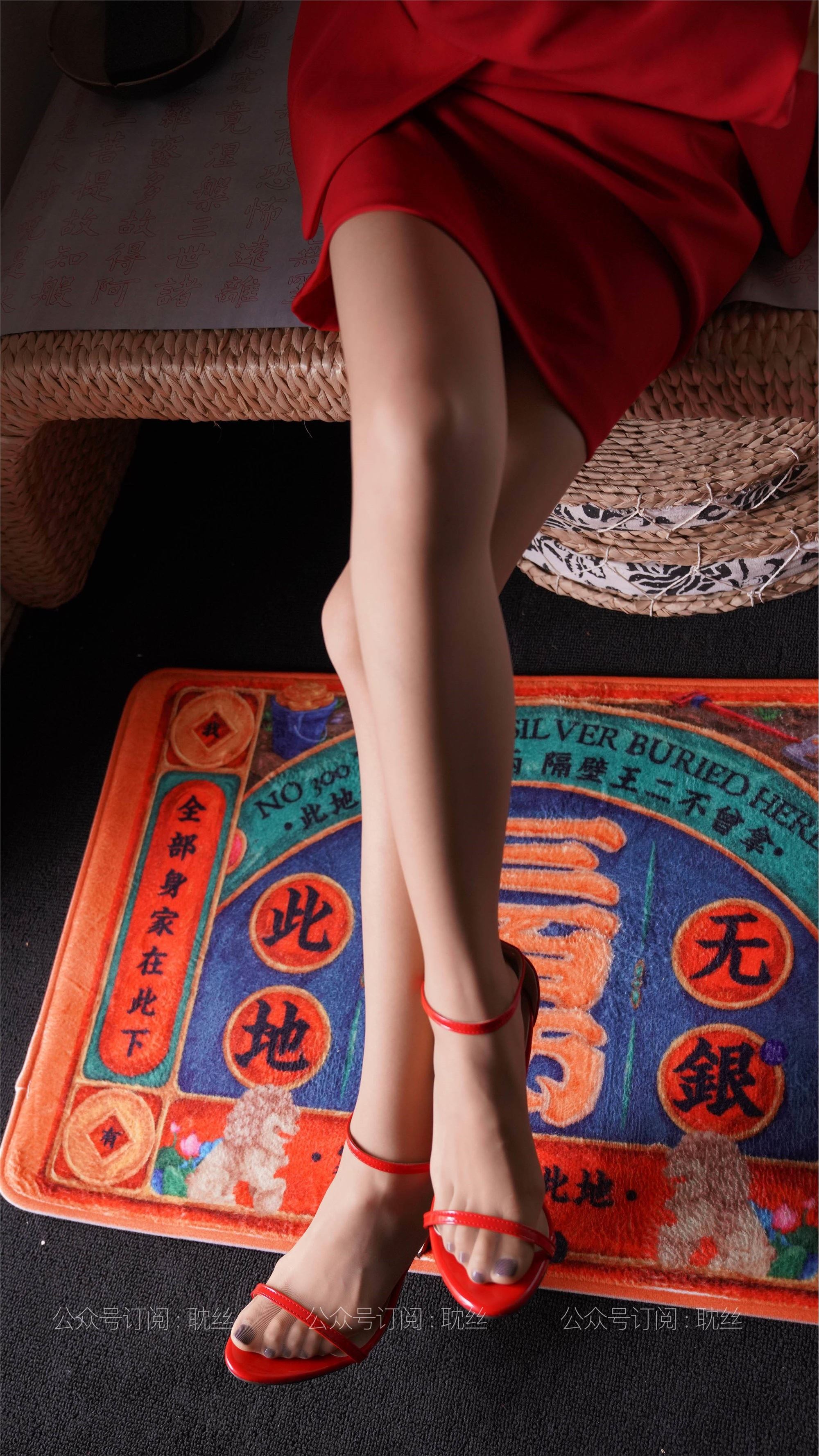 IESS异思趣向 - 模特：美子《红衣领班》